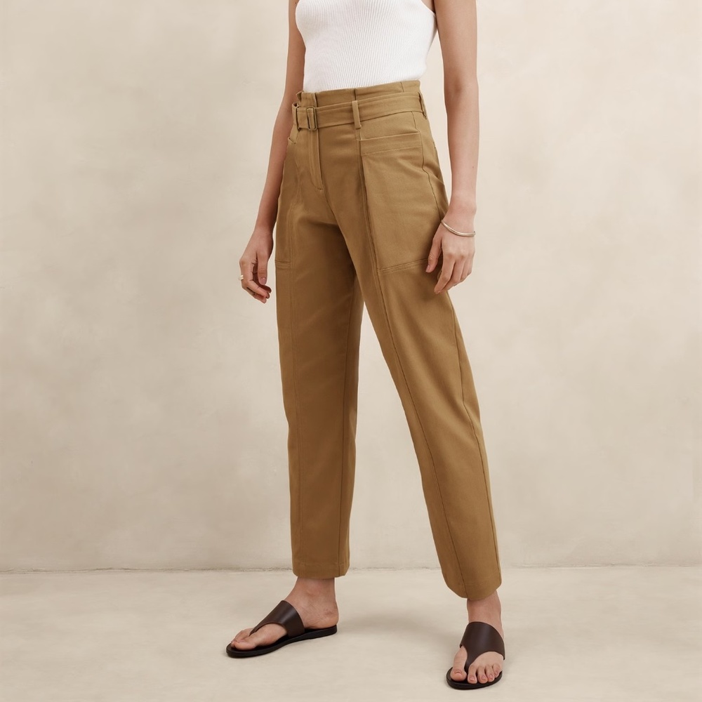 Banana Republic | Twill Belted Tapered Pants | Size 4 | Beige
